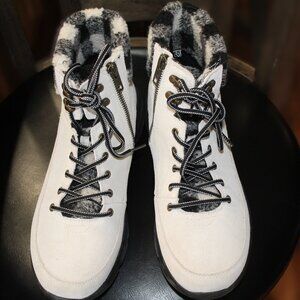 SKECHERS Suede Ultra GO Plaid Collar Lace Up Hiker Boot, size 8.5, NEW w/o box